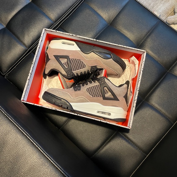 Jordan 4 Retro Taupe Haze - Picture 7 of 9